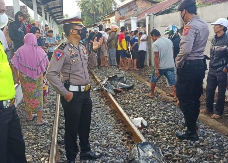 Tubuh Terpotong Pejalan Kaki Tewas Ditabrak Kereta Api Di Pariaman