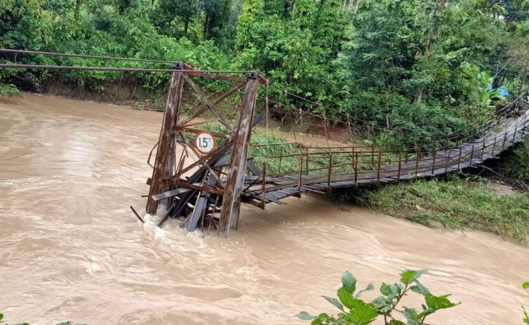 Jembatan Gantung Di Pesisir Selatan Putus Diterjang Banjir Sumbarkita Id