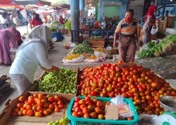 Pedagang kebutuhan harian di Pasar Raya Padang