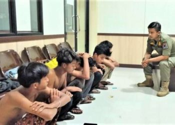 Lima remaja diamankan Satpol PP Payakumbuh karena kedapatan mabuk tuak dan lem. (Istimewa)