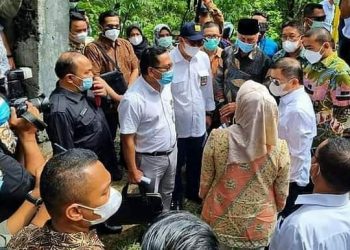 Menteri PPN/Kepala Bappenas Suharso Monoarfa didampingi Gubernur dan Wagub Sumbar Mahyeldi-Audi mengunjungi Sitinjau Lauik, Kamis (8/4/2021)