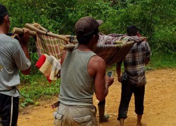 Evakuasi korban longsor tambang emas Timbahan Abai, Kecamatan Sangir Batang Hari, Solok Selatan.