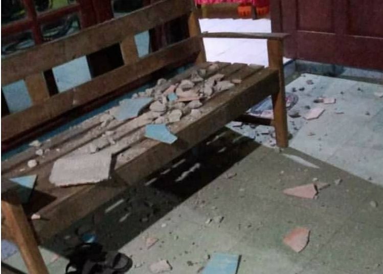 Salah satu rumah warga mengalami kerusakan akibat gempa M 6,2 di Blitar (Ist)