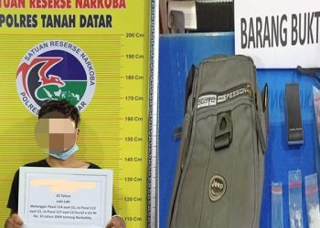 Salah satu tersangka dan barang bukti (Dok. Polres Tanah Datar)