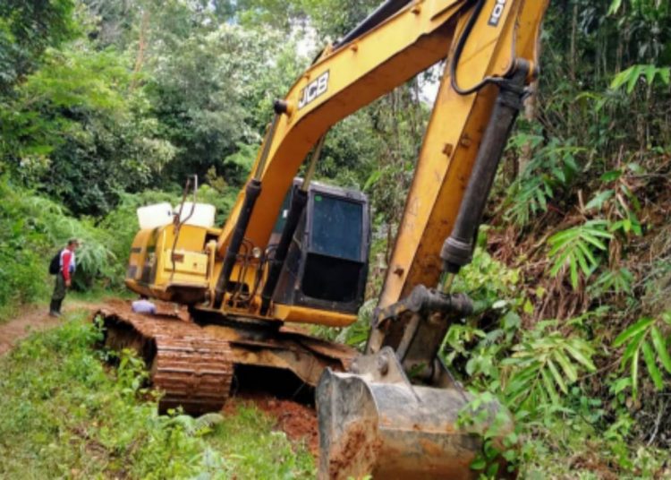 Alat berat yang diamankan dalam penangkapan terduga pelaku perusakan kawasan konservasi Suaka Margasatwa (SM) di Malampah Alahan Panjang di Nagari Pagadih, Kecamatan Palupuh, Kabupaten Agam (Dok. BKSDA)