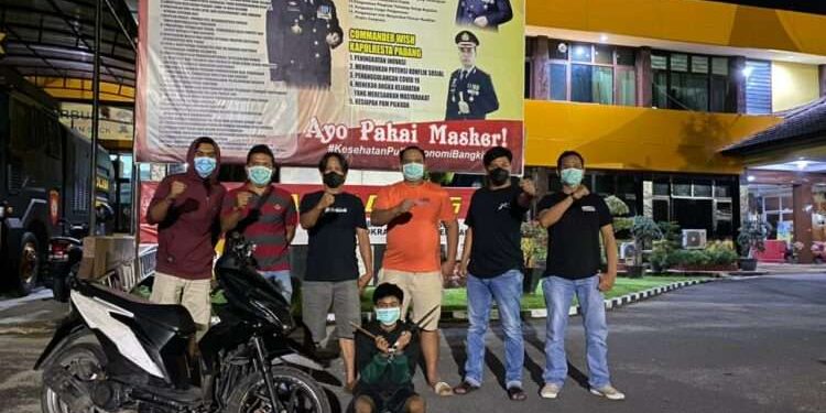 Remaja pelaku begal ditangkap polisi (Dok. Polresta Padang)