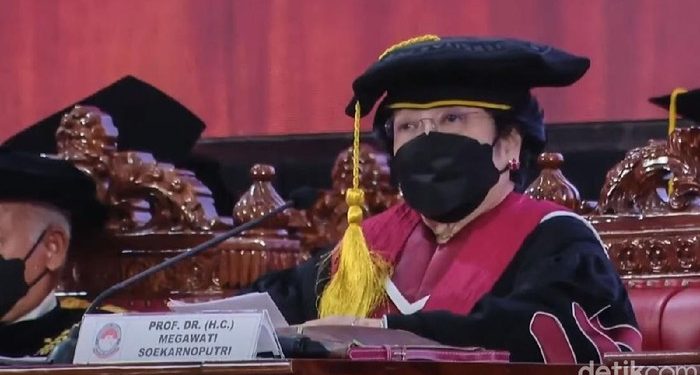 Megawati dianugrahi gelar profesor oleh Universitas Pertahanan (Foto : CNN)