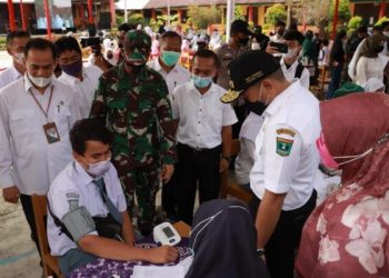 Wakil Gubernur Sumbar Audy Joinaldy meninjau vaksinasi pelajar di SMAN 1 Batang Anai Padang Pariaman (Ist)