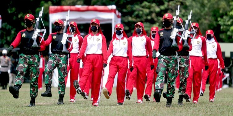 Potret latihan Calon Paskibraka Nasional untuk Upacara 17 Agustus 2021 mendatang. (Foto: Kemenpora)