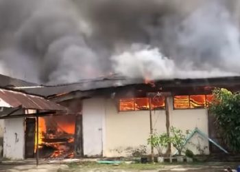 Gudang Dinas Pertanian Sumbar di Jalan Taratai, Flamboyan Baru, Kecamatan Padang Barat, Kota Padang, terbakar, Kamis (5/8/2021).