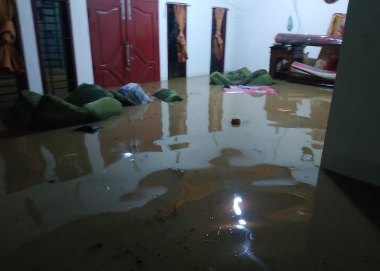 Salah satu rumah warga terendam banjir di Griya Anak Air Permai, Kecamatan Koto Tangah Padang