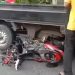 Kondisi sepeda motor usai tabrakan di Jalur Padang-Bukittinggi di Kandang Ampek, Kabupaten Padang Pariaman, Selasa (28/9/2021).