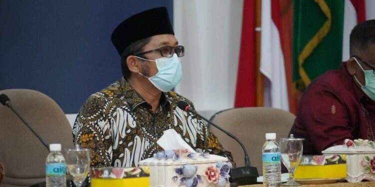 Wali Kota Hendri septa saat rapat percepatan vaksinasi bersama Gubernur Sumbar di Auditorium Gubernuran, Kamis (7/10/2021) malam. (Foto: Pemko Padang)