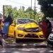 Honda Brio terpental ke tengah jalan usai tertabrak kereta api di Koto Tangah Padang, Sabtu (16/10/2021). Foto: Ist