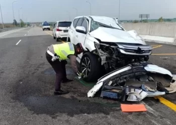 Mobil yang ditumpangi Vanessa Angel dan Suami alami kecelakaan. (Dok Polda Jatim)