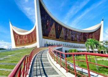 Masjid Raya Sumbar (Foto: padang.go.id)