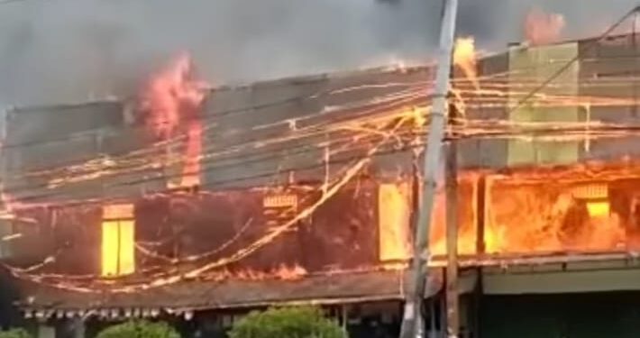 Kebakaran di Pasar Bandar Buat Padang