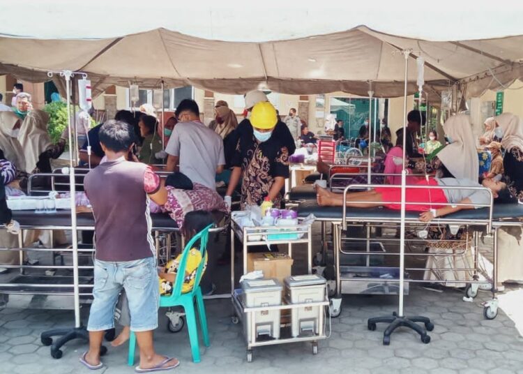 RS Yarsi Simpang Empat Pasbar dirikan tenda darurat rawat korban gempa (Ist)