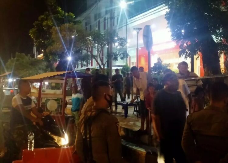 Penertiban PKL di Jalan Khatib Sulaiman (Dok. Satpol PP Padang)