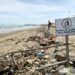 Pantai Padang dipenuhi sampah (Foto: Fajar)