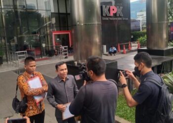 Ketua DPRD Solok, Dodi Hendra diwawancara wartawan usai melaporkan Bupati Solok, Epiyardi Asda di Gedung KPK, Jakarta, Kamis (9/6/2022) (ist)