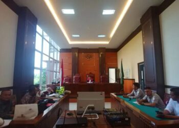 Suasana pembacaan putusan hakim dalam sidang Praperadilan Wakil Ketua DPRD Kota Padang, Ilham Maulana di PN Padang, Senin (20/6/2022)