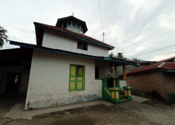 Surau Baru Pauh, yang terletak di Jalan Pasar Baru, Kelurahan Cupak Tengah, Kecamatan Pauh, Kota Padang. Surau ini menjadi salah satu basis jamaah Thariqat Naqsabandiyah yang ada di Kota Padang. (Fajar/Sumbarkita)