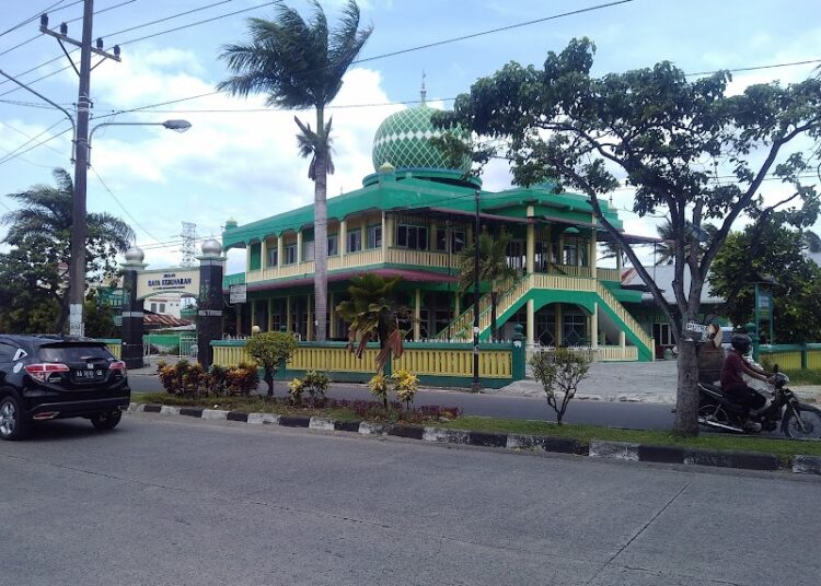 Masjid Raya Kebenaran, Jalan Dr. Moh. Hatta, Anduring, Kecamatan Kuranji, Kota Padang (Foto: net)