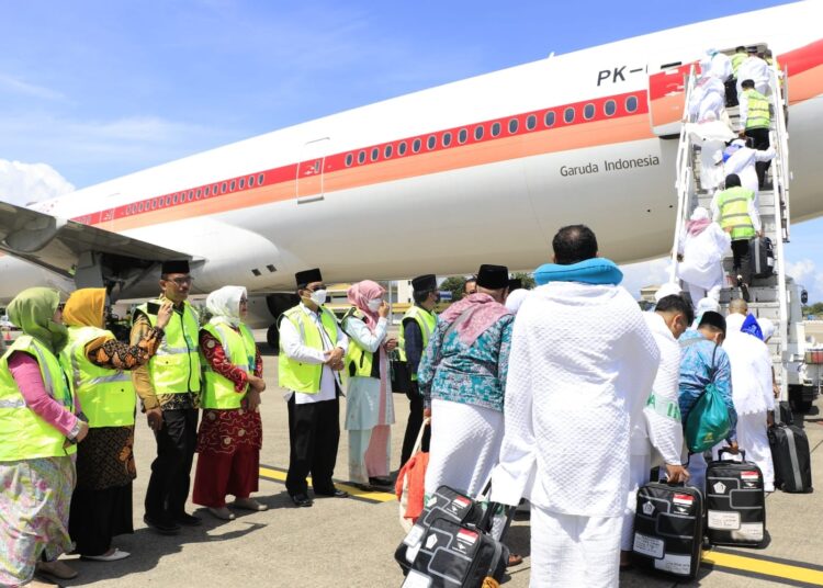 Jemaah Haji Sumbar saat akan bertolak dari BIM menuju Arab Saudi. (Dok. Humas Kanwil Kemenag Sumbar)