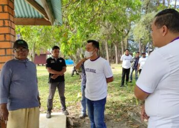 Pemko Pariaman dan Polres Pariaman berikan pembinaan kepada juru parkir yang menagih tarif parkir tidak sesuai retribusi daerah. (Dok. Kominfo Kota Pariaman)