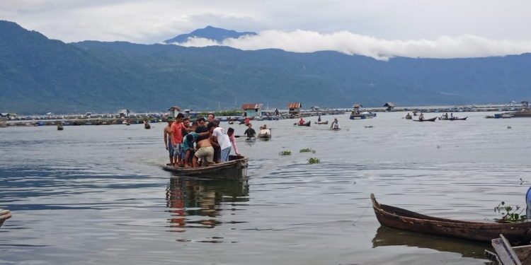 Evakuasi korban tenggelam di Danau Maninjau (Ist)