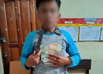 Polsek Bukittinggi amankan M setelah tertangkap basah melakukan pencurian kotak amal Masjid Al Akram di SMA Negeri 1 Bukittinggi. (Foto: net)