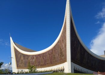 Pemrov Sumbar Siapkan Masjid Raya Sebagai Alternatif Salat Iduladha Jika Cuaca Buruk