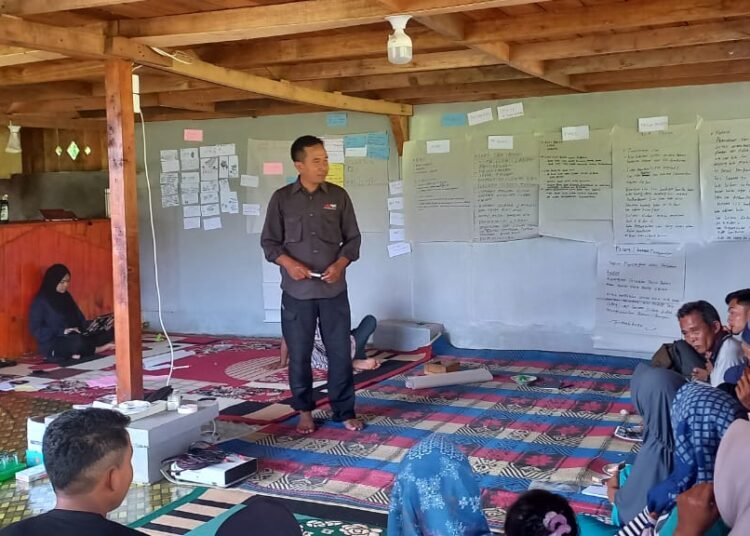 Demi Mengatasi Permasalahan Petani Kopi, Walhi Sumbar Gelar Sekolah Lapangan Kopi di Solok Selatan. (Foto: Dok. Walhi Sumbar)