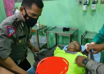 Ipda Afrizon yang ditabrak pengendara motor di Pariaman dalam kondisi kritis. (net)