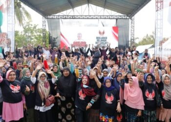 Emak-emak berkumpul di Green Talao Park, Ulakan Tapakis, Padang Pariaman dukung Ganjar Pranowo Presiden 2024. (Foto: IST)