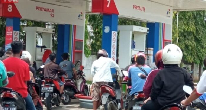 Ilustrasi isi bensin Pertalite di SPBU Pertamina. (Int)