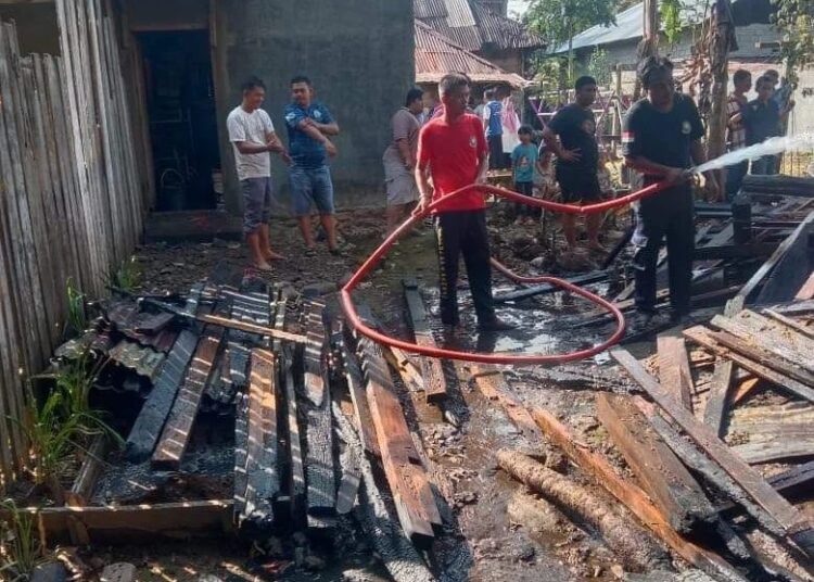 Gudang kayu milik Warga Tapan Pessel hangus terbakar (Dok. Damkar Pessel)