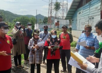 Sidang lapangan yang digelar Majelis Hakim PN Bukittinggi di objek sengketa yang terletak di Jorong Sungai Cubadak, Nagari Tabek Panjang, Kecamatan Baso, Kabupaten Agam (ist)