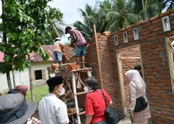 Pemerintahan Kota (Pemkot) Pariaman baru menyelesaikan tiga unit bedah Rumah Tidak Layak Huni (RTLH) dari 10 unit yang direncakan dalam tahun ini.