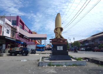 Tugu Adabiah di Simpang Kandang, Kota Padang yang didirikan untuk mengenang bekas lokasi Perguruan Adabiah di Ranah Minang. (SumbarKita/Rian Afdol)