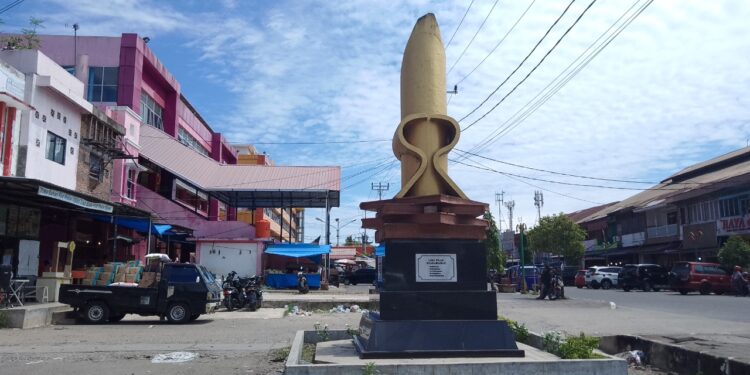 Tugu Adabiah di Simpang Kandang, Kota Padang yang didirikan untuk mengenang bekas lokasi Perguruan Adabiah di Ranah Minang. (SumbarKita/Rian Afdol)