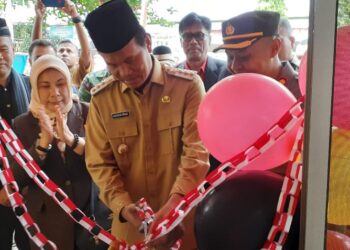 Walikota Pariaman meresmikan Polseb Sektor sebagai pos polisi pembantu Polsek Pariaman, Senin (29/8/2022). (Foto : rehasa / SUMBARKITA.ID)