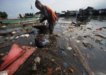 Tumpukan sampah di Batang Arau beberapa waktu lalu  (net)