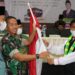 Danrem 032 Wirabraja Brigjen TNI Purmato menerima secara resmi Jemaah Kloter 8 (Delapan) Debarkasi Padang dari petugas kloter dan selanjutnya menyerahkan kepada Panitia Daerah.