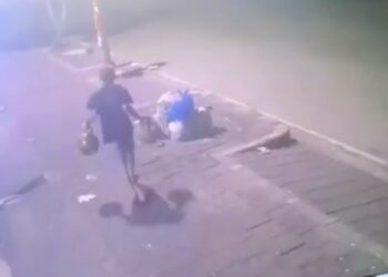 Pelaku pembobolan warung makan di Jalan Nipah Padang terekam CCTV (net)