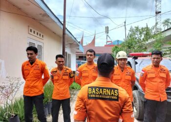 Basarnas Limapuluh Kota tengah bersiap melakukan pencarian warga yang hilang di kawasan hutan Labuah Gunuang, Kecamatan Lareh Sago Halaban. Foto: Ist