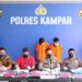 Konferensi Pers pengungkapan kasus pembunuhan di Desa Baru, Kecamatan Siak Hulu, Kabupaten Kampar (Dok. Humas Polres Kampar)