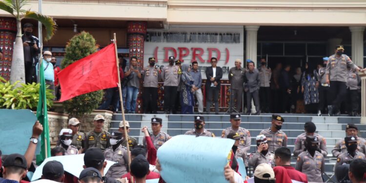 Amankan Aksi Demo, Polres Bukittinggi Turunkan Ratusan Personel Gabungan