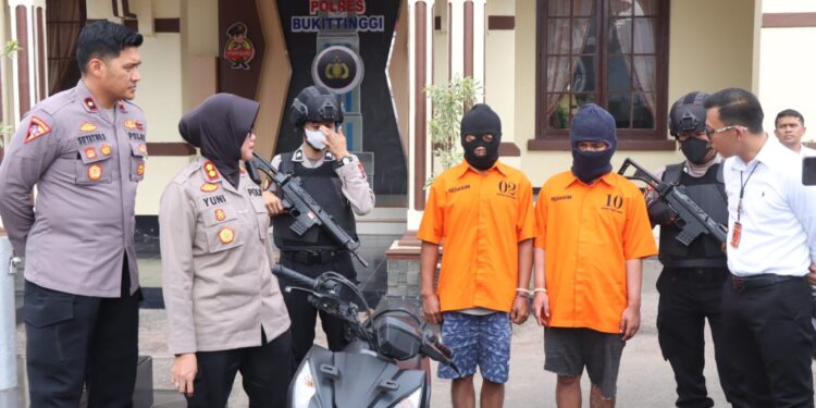 Polres Bukittinggi menggelar konferensi pers di Aula Mapolres, Senin (12/9/2022), terkait pengungkapan kasus curanmor yang terjadi di halaman parkir sekolah SMK Gajah Tongga Kota Bukittinggi